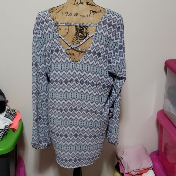 Xxl blue and white blouse with beaded neckline - Picture 4 of 4